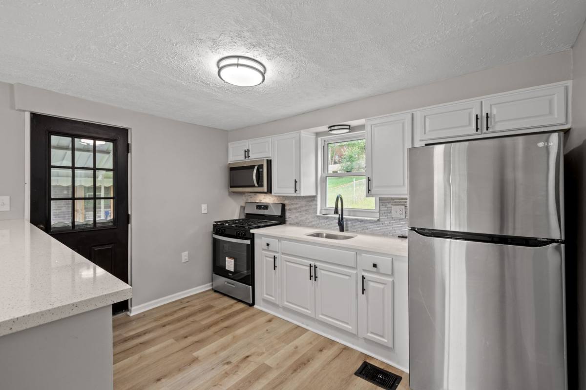 House for rent at 7847 Mount Carmel Rd, Verona, PA 15147
