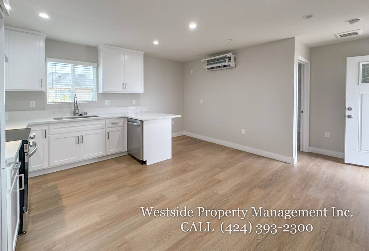 Condo for rent at 316 Ximeno Ave #B, Long Beach, CA 90814