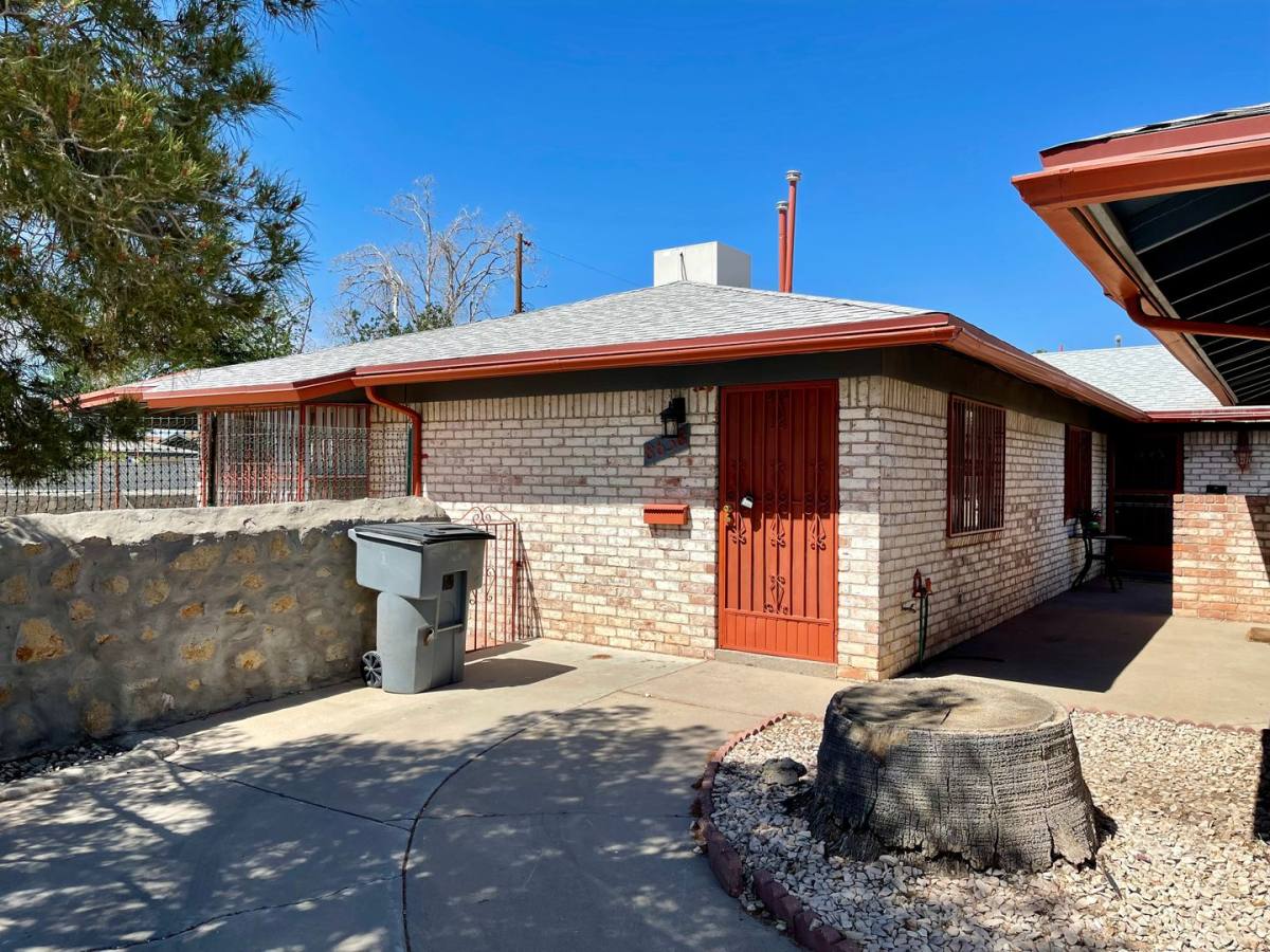 House for rent at 8638 Mettler Dr, El Paso, TX 79925