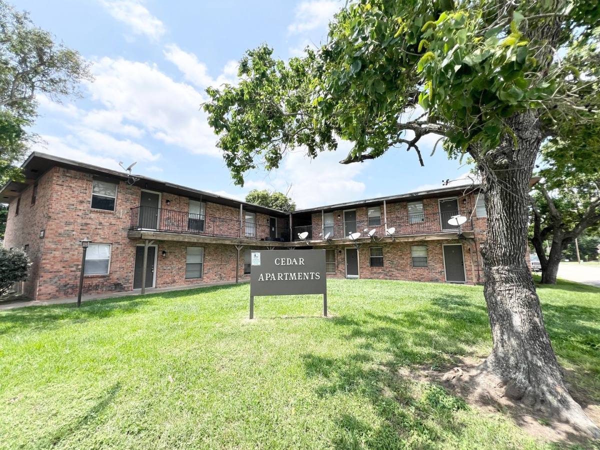 Apartment for rent at 321 E Cedar St, Angleton, TX 77515