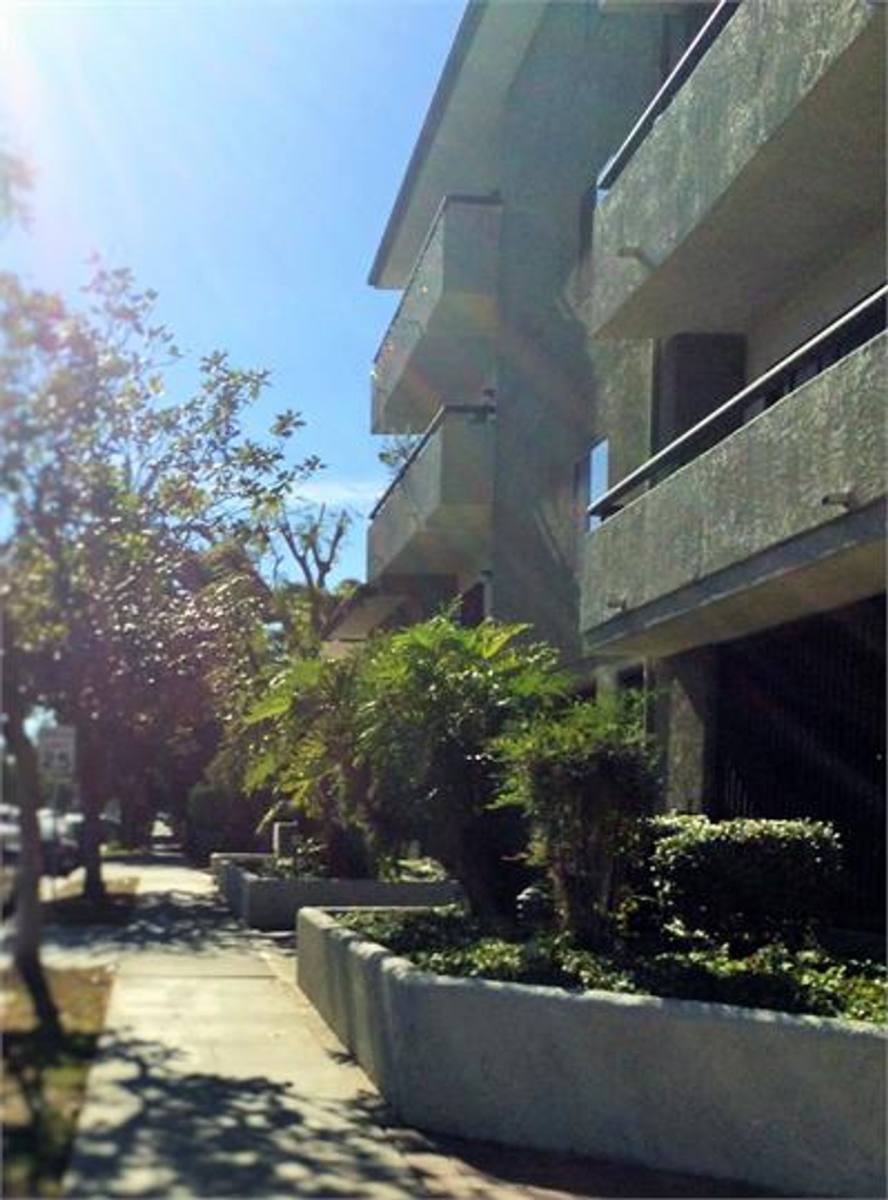 Apartment for rent at 689 Temple Ave, Long Beach, CA 90814