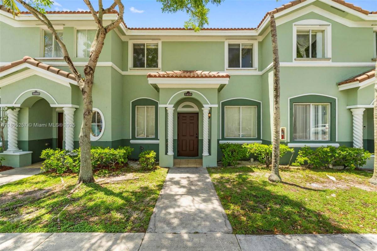 Townhouse for rent at 1458 SE 24th Court, Homestead, FL 33035