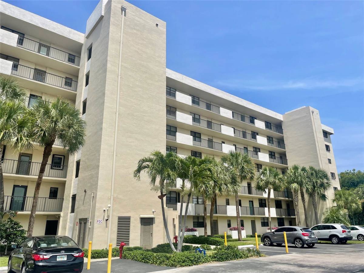 Condo for rent at 2430 Dc Country Club Blvd #602, Deerfield Beach, FL 33442