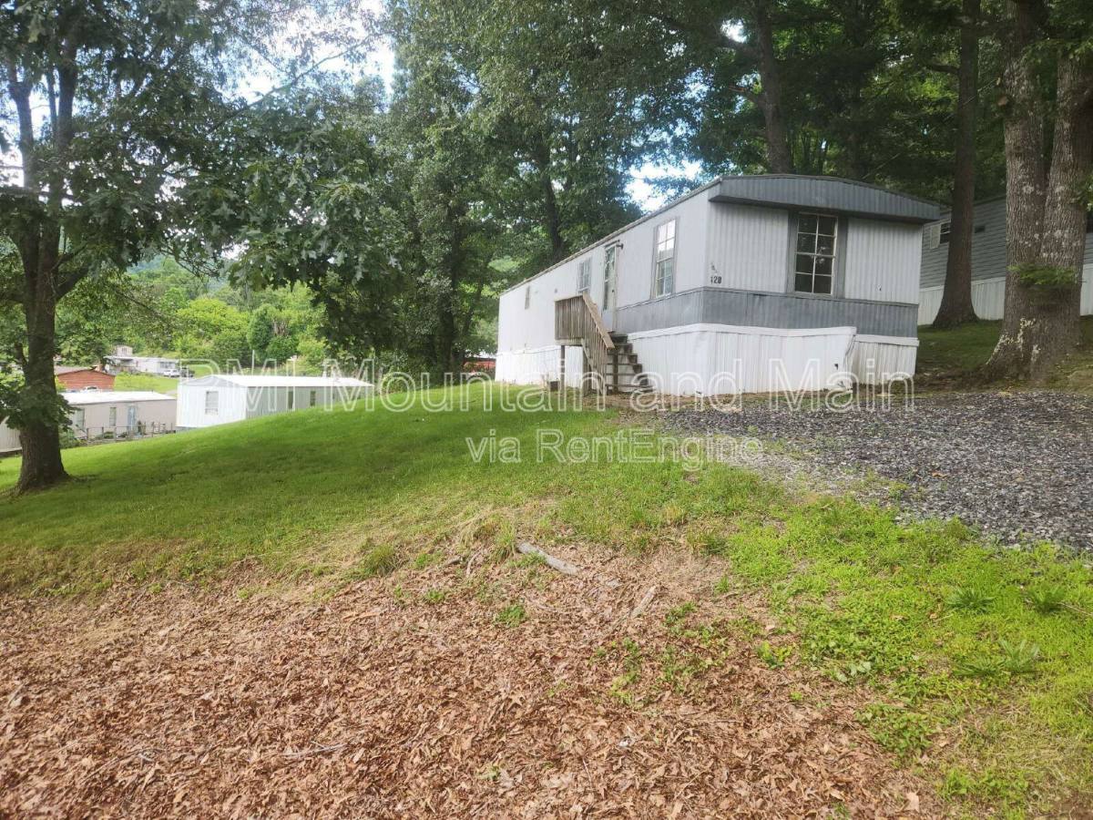 Apartment for rent at 120 Gamblers Run #4, Asheville, NC 28806
