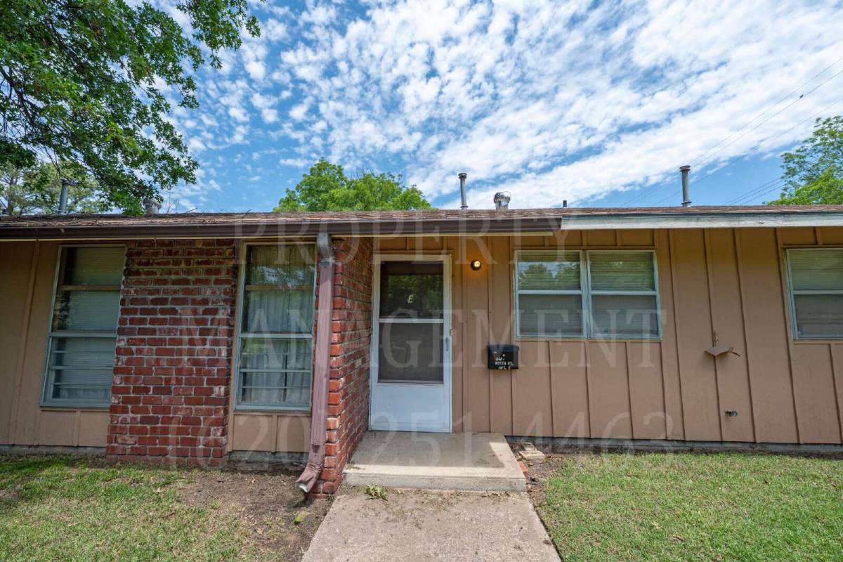 Apartment for rent at 701 Beech St E, Coffeyville, KS 67337