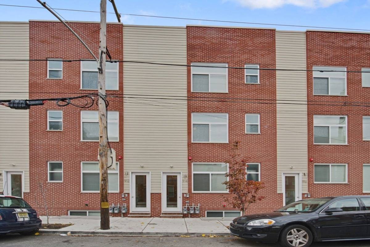 Apartment for rent at 910 N 19th St, Philadelphia, PA 19130