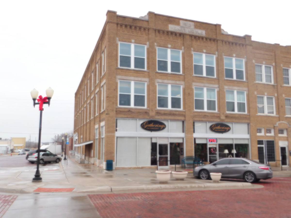 Apartment for rent at 106 W 6th, Augusta, KS 67010