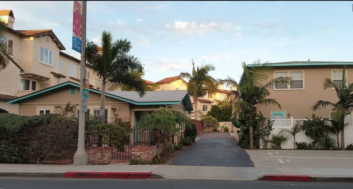 Apartment for rent at 2548-2554 State St, Carlsbad, CA 92008