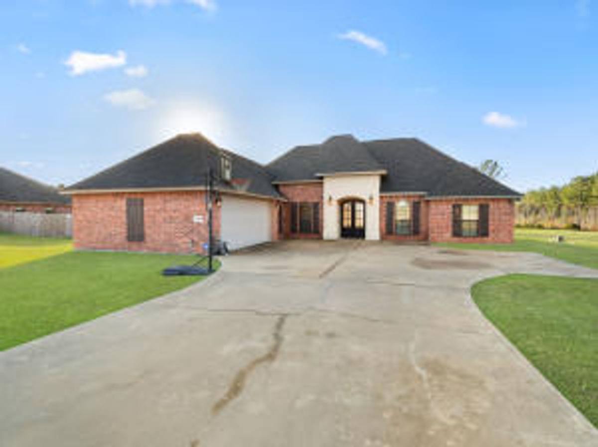 House for rent at 3512 Tank Trail Rd, Leesville, LA 71446