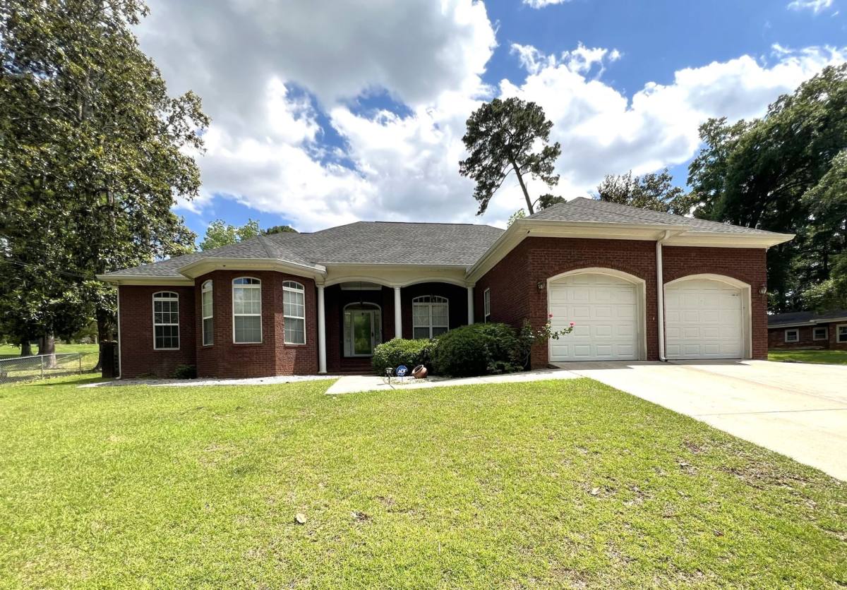 House for rent at 123 W Edgewood Dr, Enterprise, AL 36330
