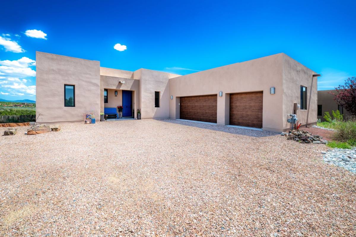 House for rent at 90 E Via Plaza Nueva, Santa Fe, NM 87507