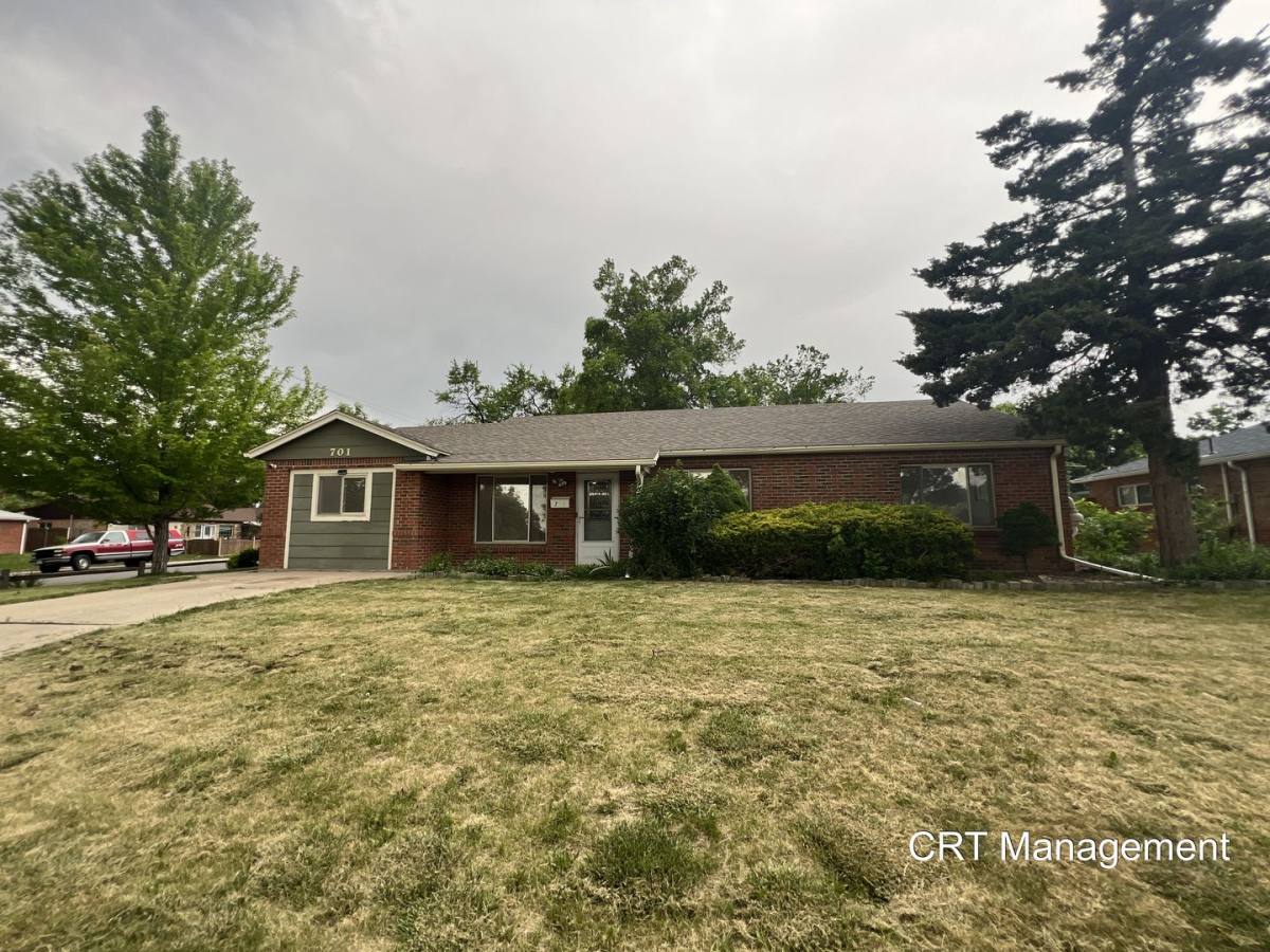 701 Scranton St, Aurora, CO 80011