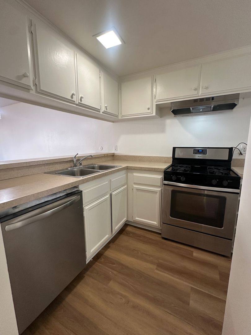 Apartment for rent at 2582-2584 Seahorse Dr, Ventura, CA 93001