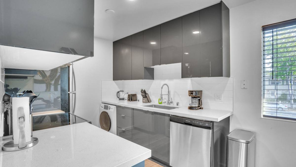 Apartment for rent at 1980 California St, Mountain View, CA 94040