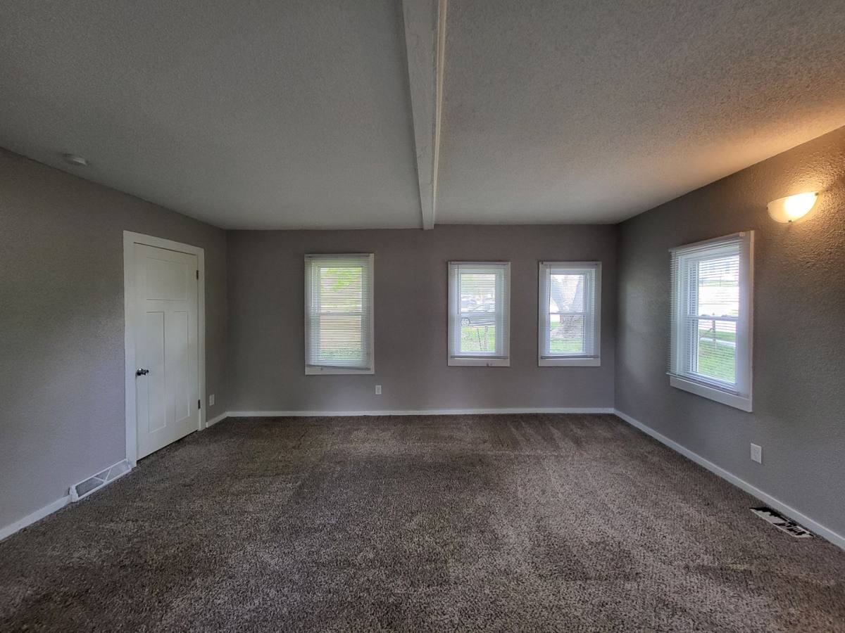 House for rent at 3840 15th St, Des Moines, IA 50313