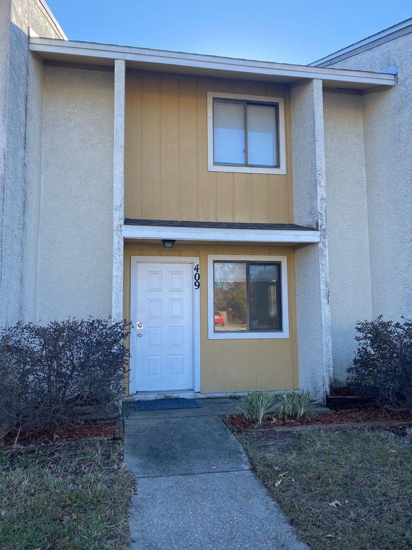 Townhouse for rent at 409 Venetian Way, Panama City, FL 32405