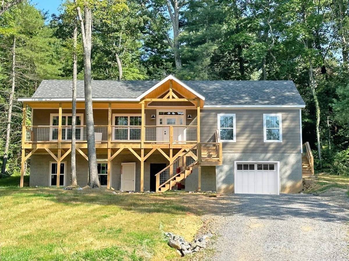 House for rent at 152 Cascade Ridge Rd, Fairview, NC 28730
