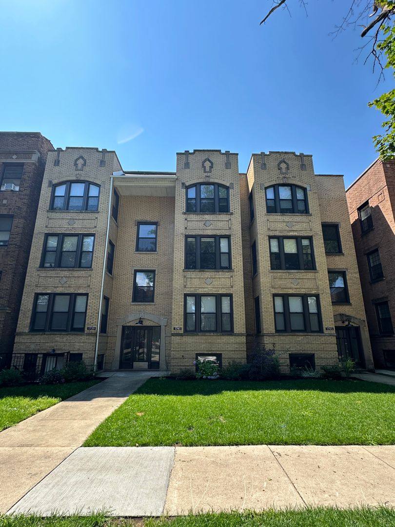 Apartment for rent at 1739-1745 W Wallen Ave, Chicago, IL 60626