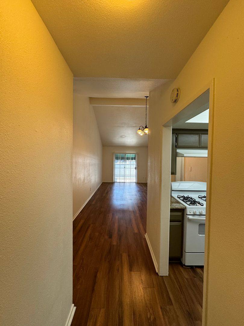 Apartment for rent at 1218 Long Beach Ave, Long Beach, CA 90813