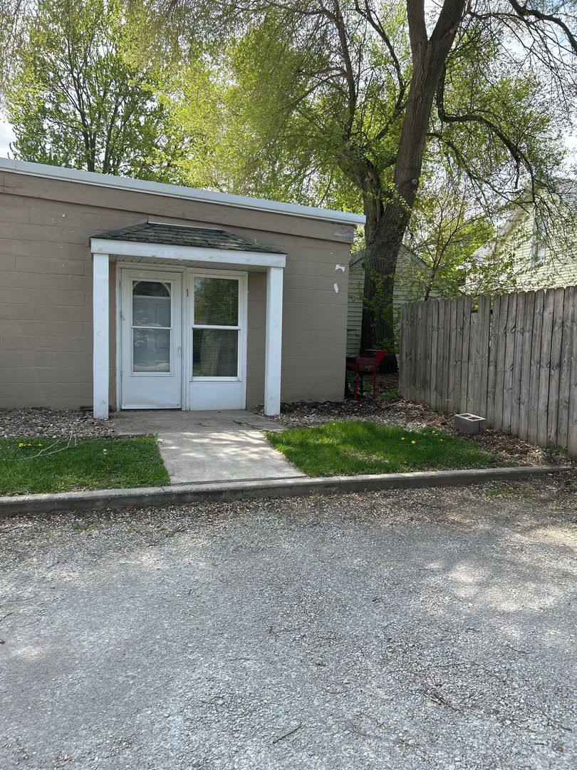 Apartment for rent at 601 W Wilkinson St, Goshen, IN 46528