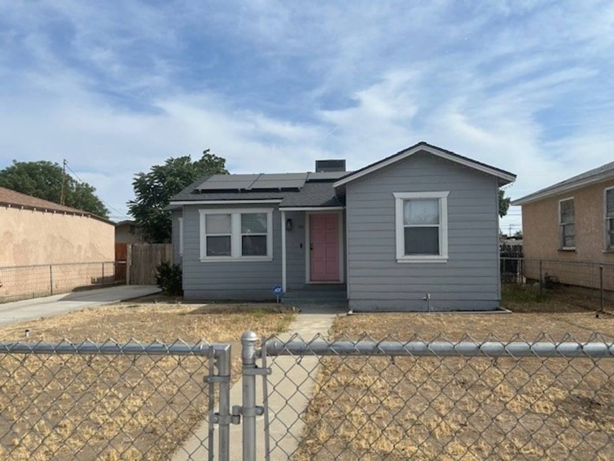 House for rent at 515 30th St, Bakersfield, CA 93301