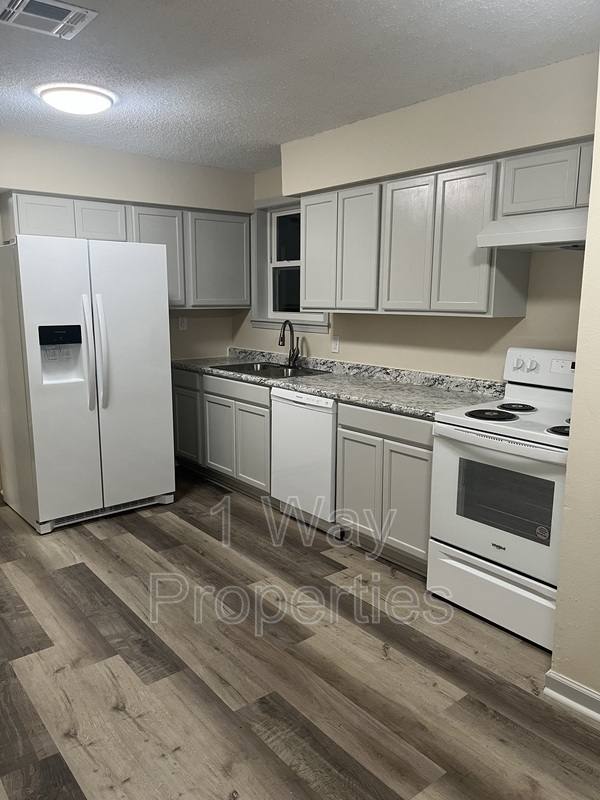 Apartment for rent at 1730 Esther St #B, Harvey, LA 70058