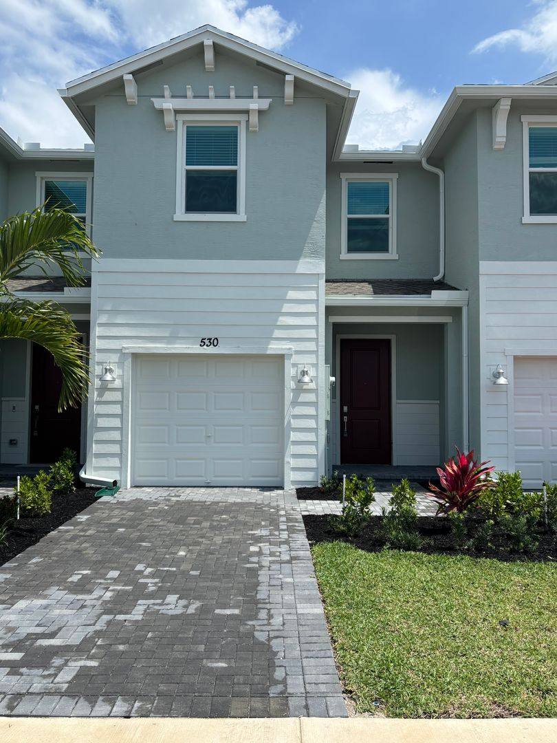 Townhouse for rent at 530 SE Rivergrass St, Port Saint Lucie, FL 34984