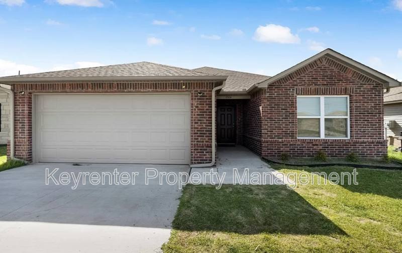 House for rent at 1504 Chuck Wagon Dr, El Reno, OK 73036