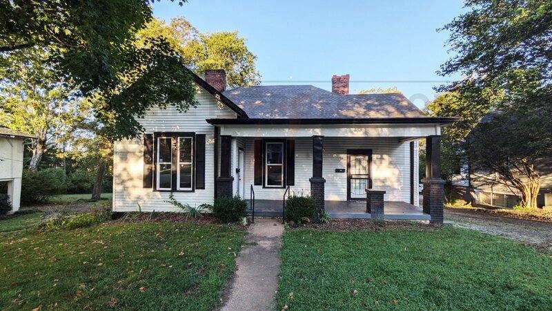 Apartment for rent at 610 Greenwood Ave #A, Clarksville, TN 37040