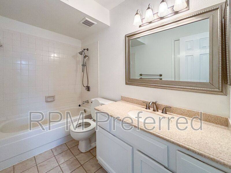 House for rent at 1860 White Oak Dr #323, Houston, TX 77009