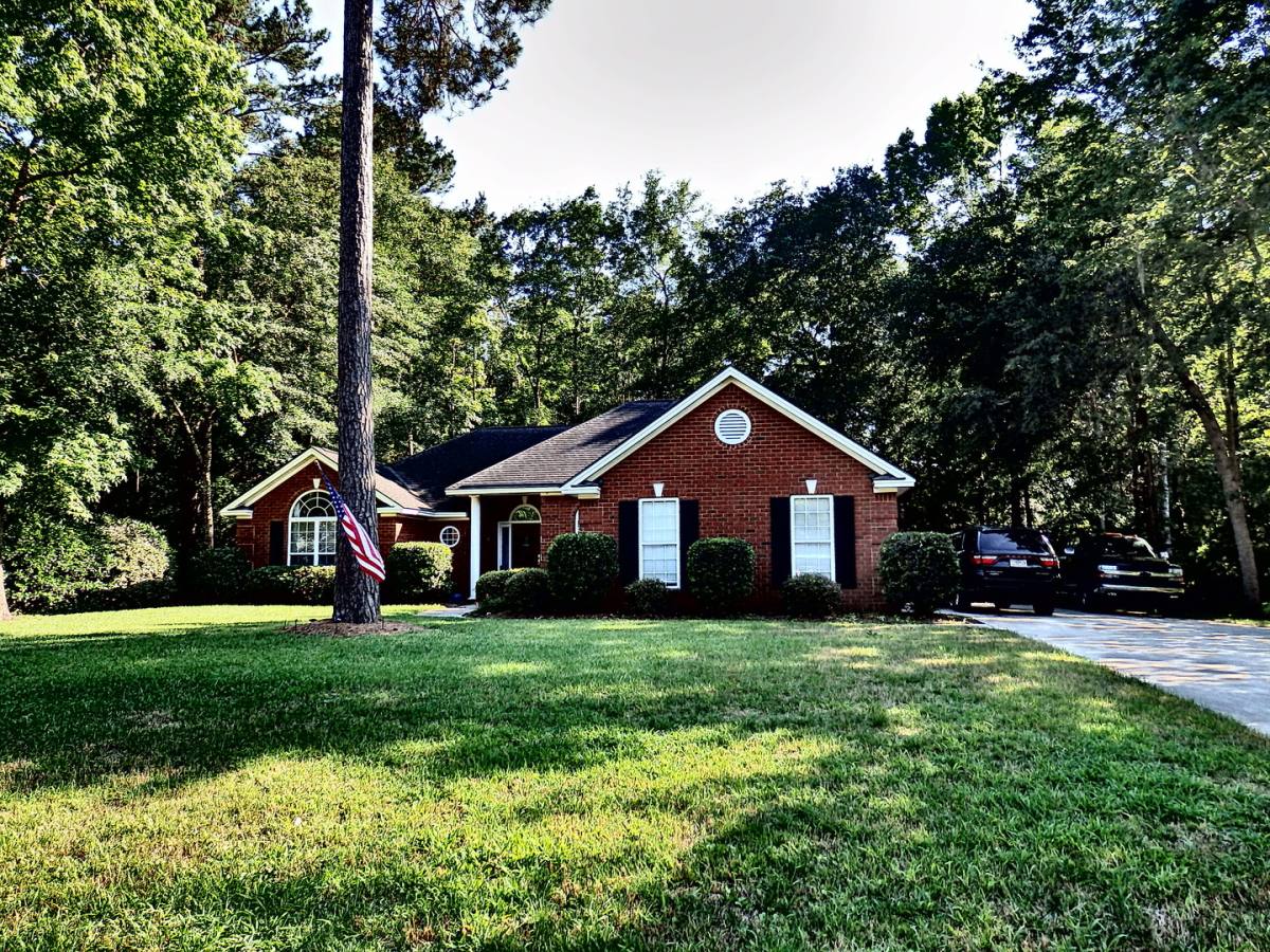 House for rent at 121 Laurenburg Dr, Richmond Hill, GA 31324
