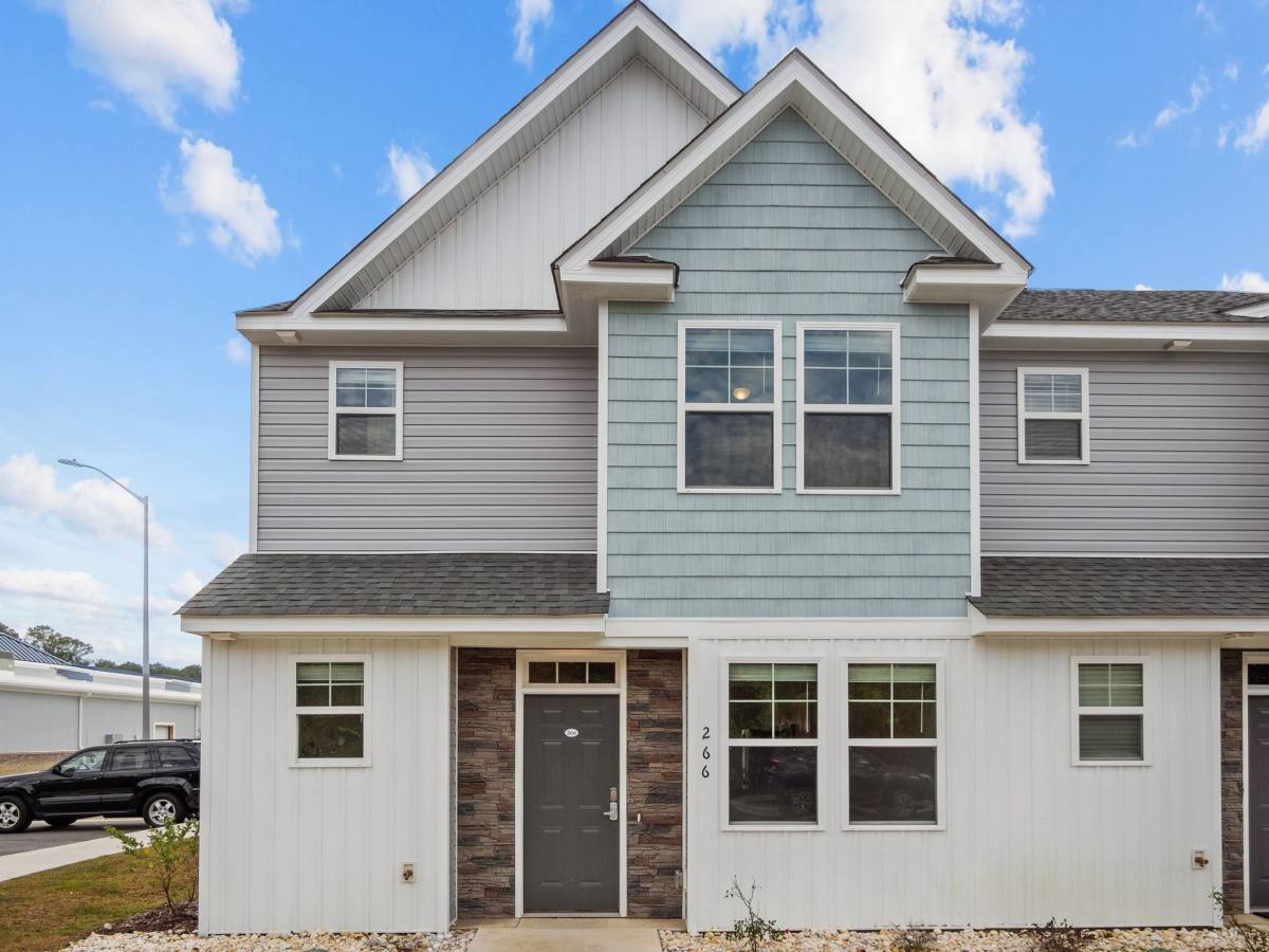 Townhouse for rent at 266 Sandy Cove Lane, Sneads Ferry, NC 28460