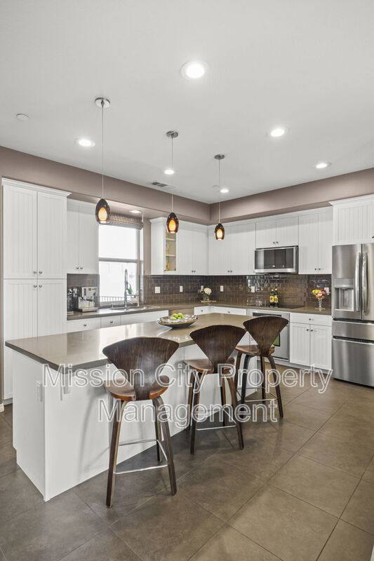 Townhouse for rent at 569 E Montecito St, Santa Barbara, CA 93103