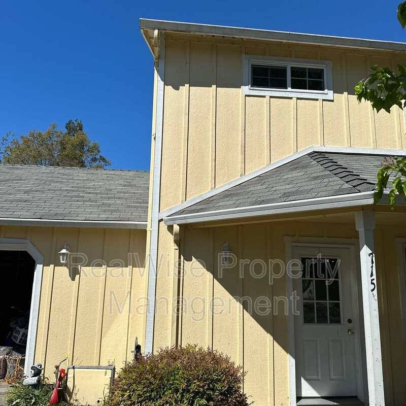 House for rent at 715 SW Laurel St, Grants Pass, OR 97526