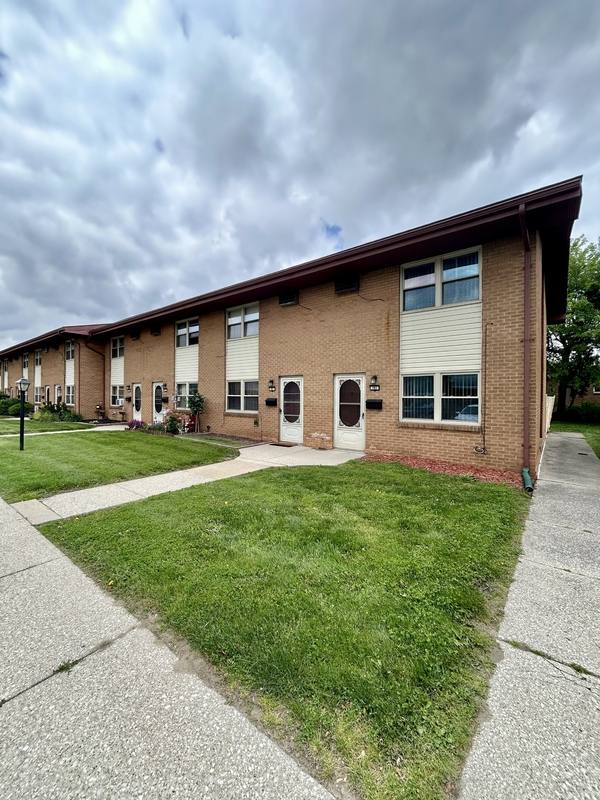 Townhouse for rent at 783 N Macomb St, Monroe, MI 48162