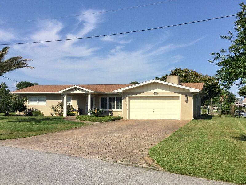 House for rent at 1054 Edgewater Lane, Gulf Breeze, FL 32563