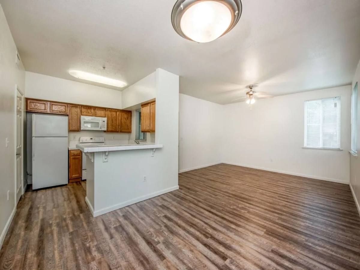 Apartment for rent at 4262 W Figarden Dr, Fresno, CA 93722