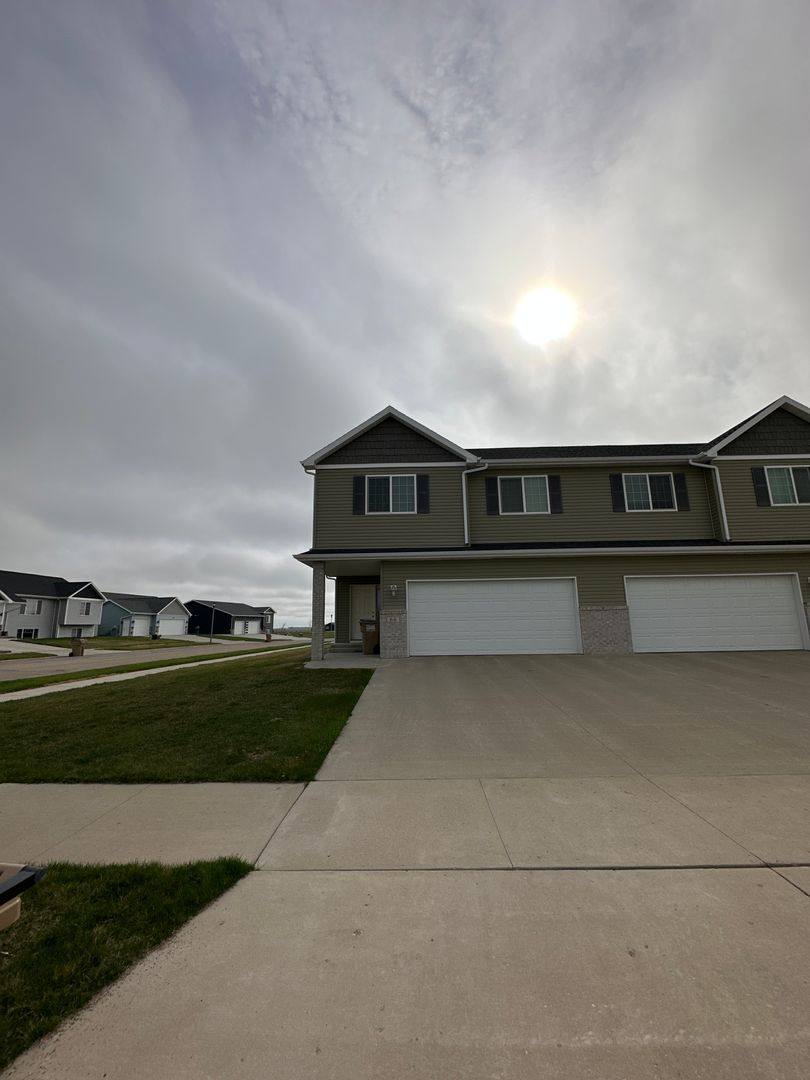 Apartment for rent at 66 Mulberry Loop NE, Minot, ND 58703