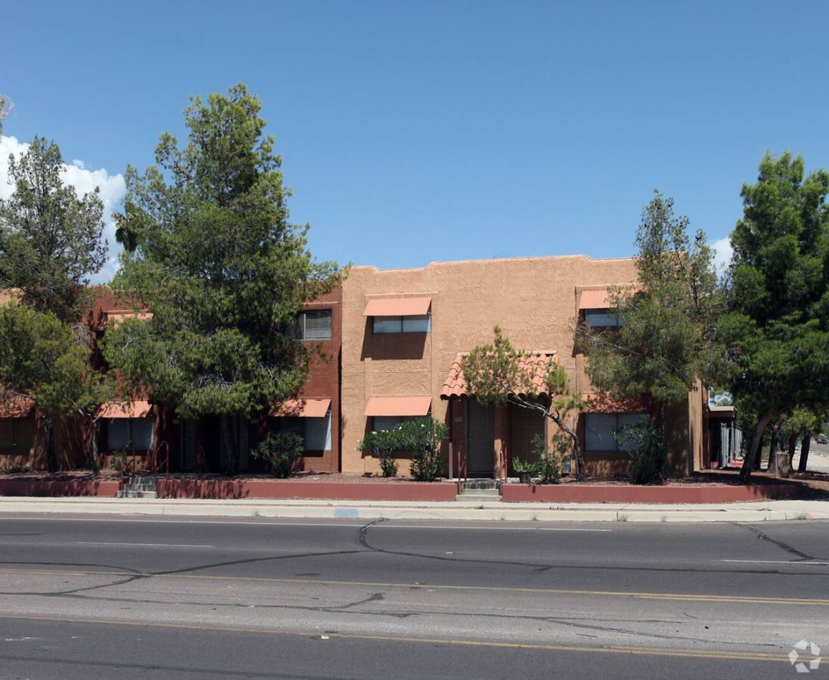 Condo for rent at 2950 N Alvernon Way, Tucson, AZ 85712