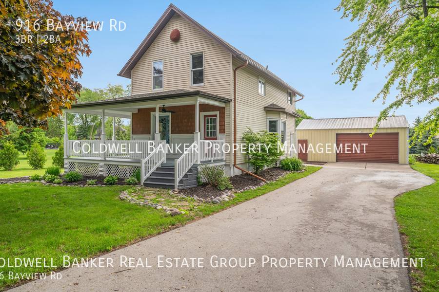 House for rent at 916 Bayview Rd, Neenah, WI 54956