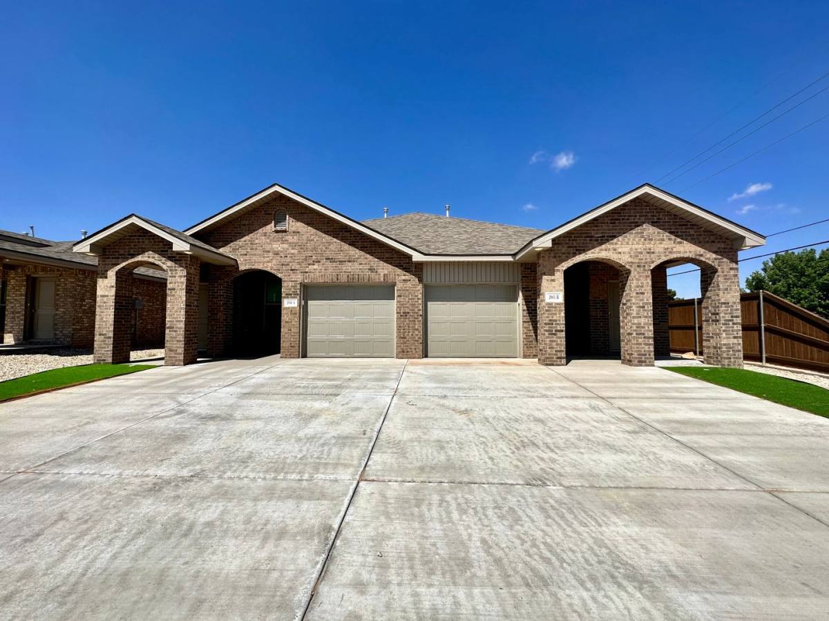 Townhouse for rent at 2001 Aberdeen Ave #B, Wolfforth, TX 79382