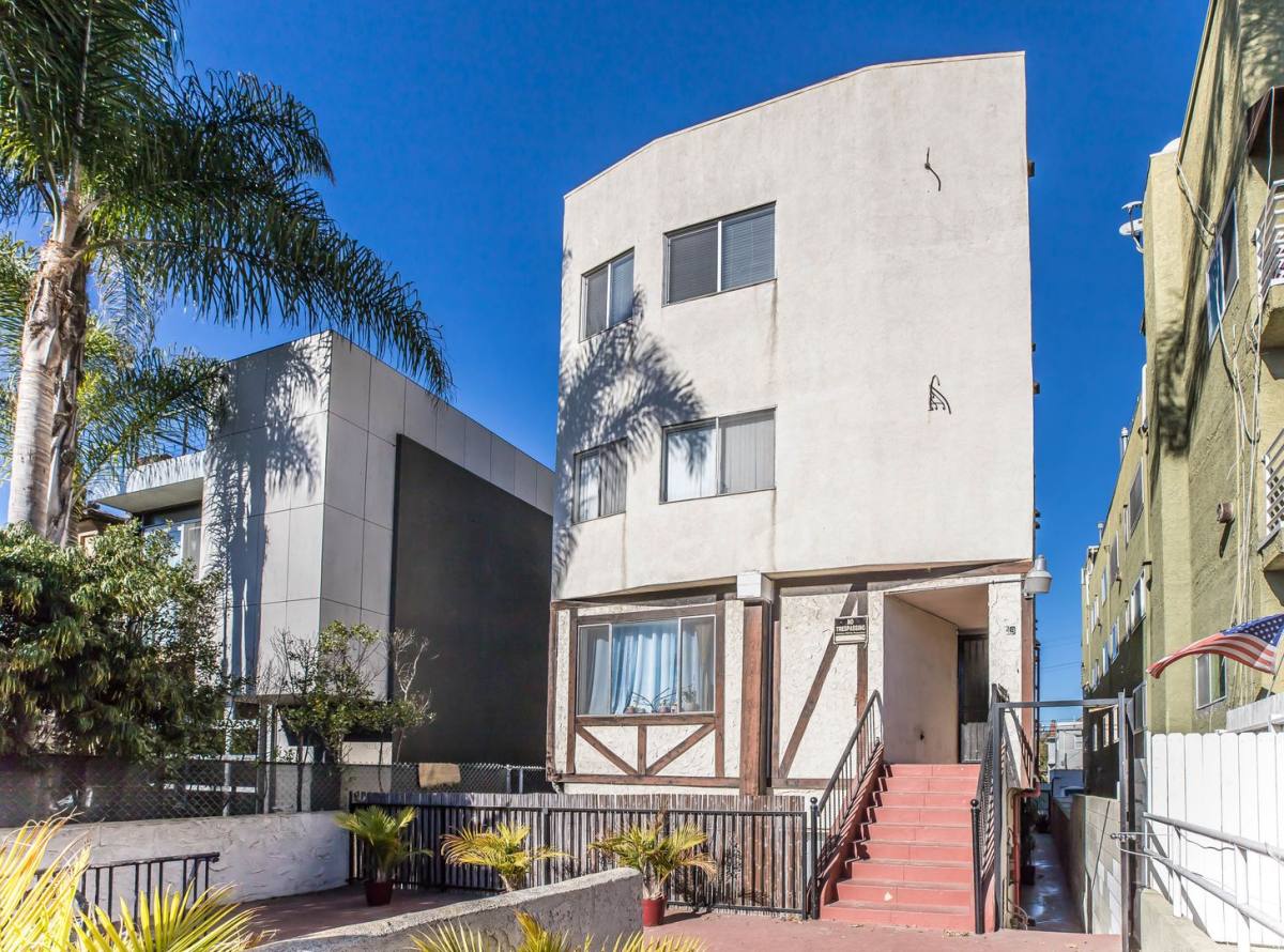 Apartment for rent at 39 Sunset Ave #102, Venice, CA 90291
