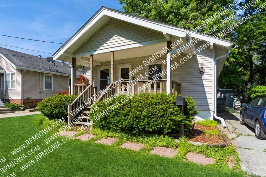 House for rent at 2210 36th St, Des Moines, IA 50310
