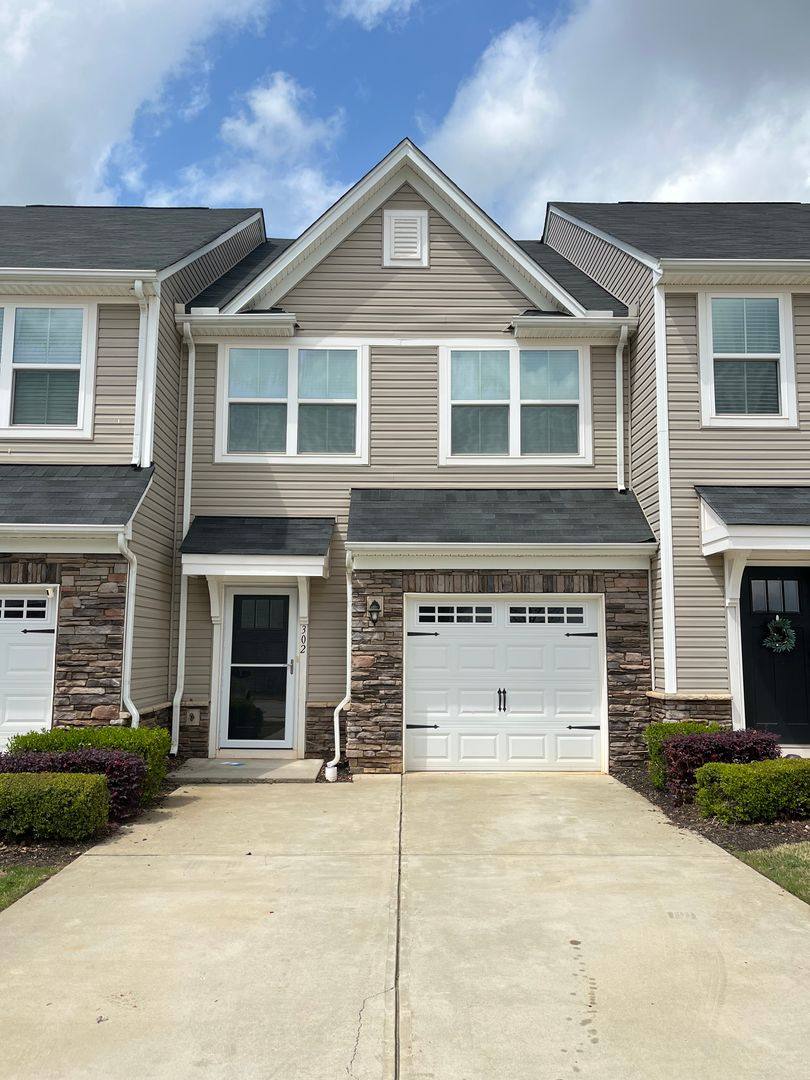 Townhouse for rent at 302 Huntingdale Place, Simpsonville, SC 29681