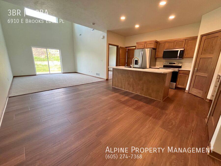 Townhouse for rent at 6910 E Brooks Edge Place, Sioux Falls, SD 57110