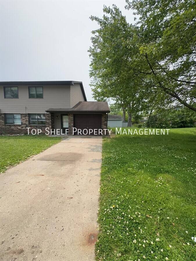 Apartment for rent at 4209 E Ovid Ave, Des Moines, IA 50317