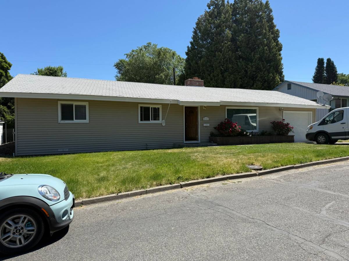 House for rent at 223 Cleman Ave, Yakima, WA 98902