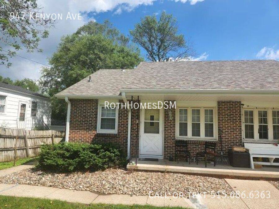 Apartment for rent at 947 Kenyon Ave, Des Moines, IA 50315
