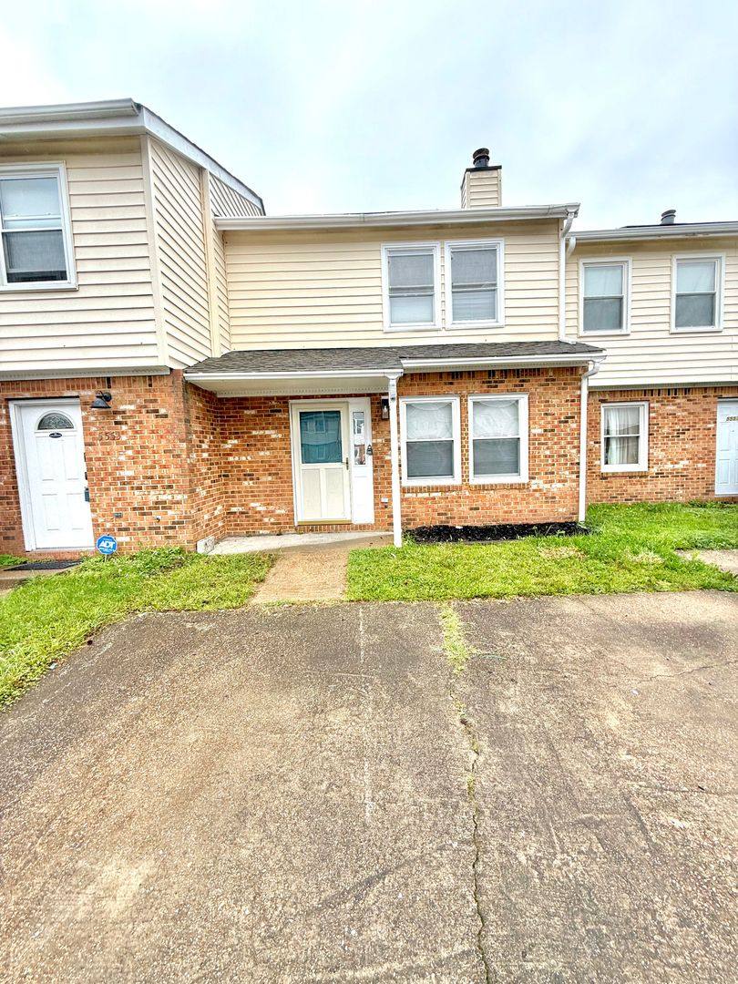 Townhouse for rent at 5555 Lynnbrook Landing, Virginia Beach, VA 23462