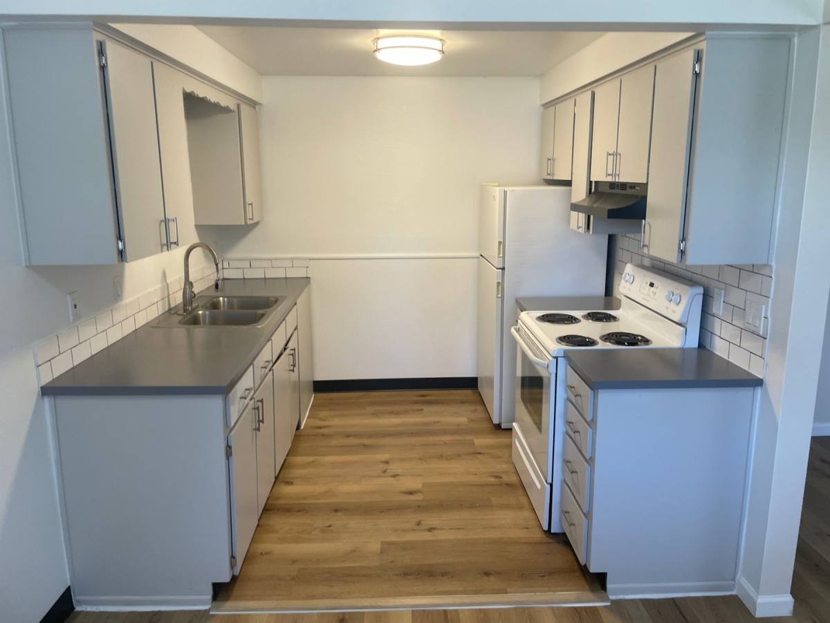 Apartment for rent at 128-152 Idylwood Dr SE, Salem, OR 97302